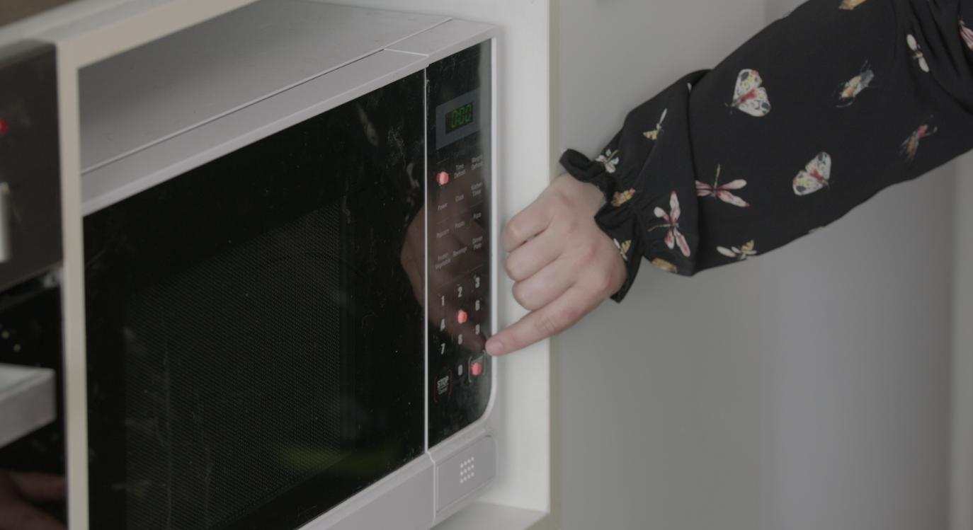 Dots on a microwave to indicate settings