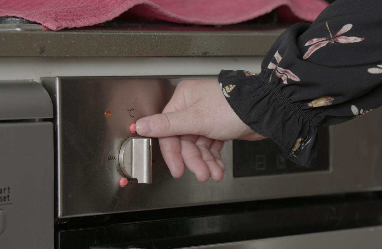 Dots on an oven to indicate the temperature levels